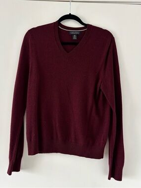Banana Republic Men's V-Neck Sweater in Burgundy